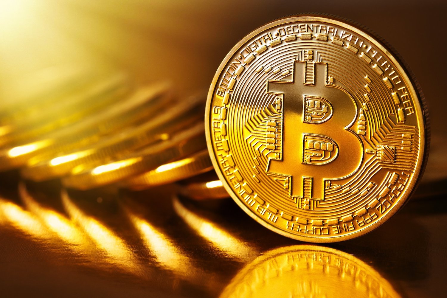 Bitcoin pasa los 9.000 dólares en el criptomercado mientras el mercado de acciones sigue cayendo