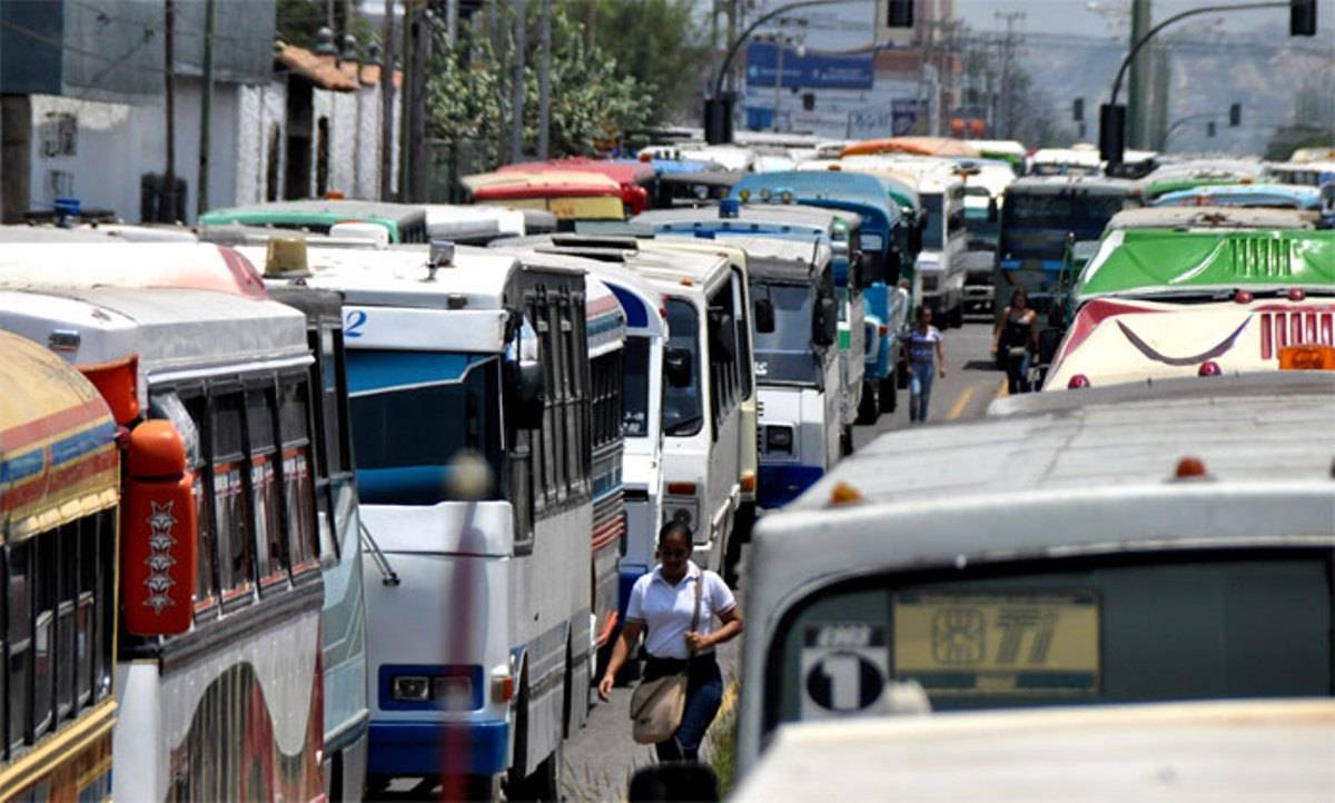 Transportistas en Venezuela buscan anclar el precio del pasaje a la moneda digital Petro