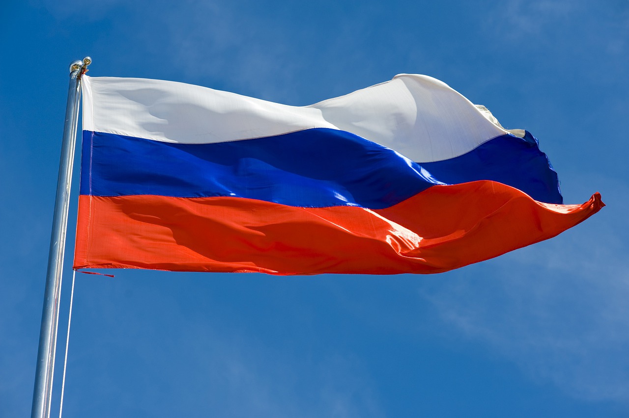 Ministerio de Finanzas de Rusia quiere permitir el uso de criptomonedas para acuerdos internacionales en todas las industrias del país